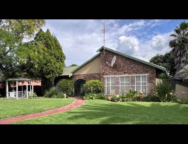 4 BEDROOM HOUSE FOR SALE IN ARCON PARK